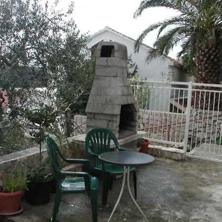 Helena Apartment *